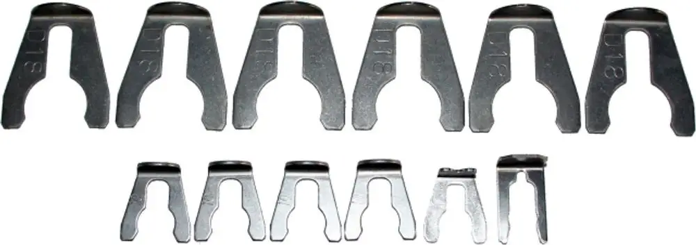 Set aus Metallclips in verschiedenen Größen zur Befestigung von Hydraulikleitungen, hergestellt von Wolf. Geeignet für die Montage in verschiedenen Anwendungen.